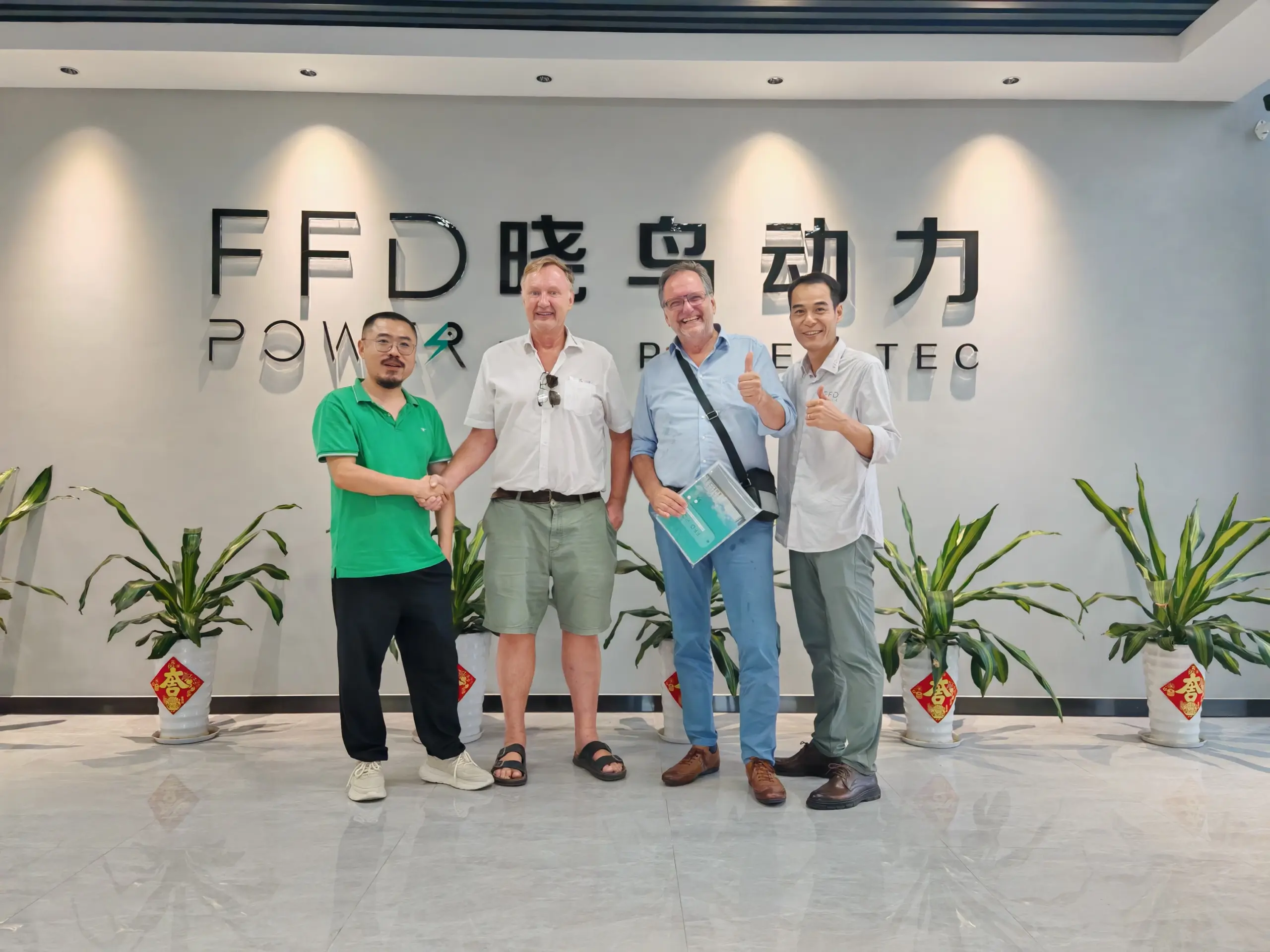 German delegation visiting FFD POWER headquarters in China to explore advanced energy storage solutions and cooperation.