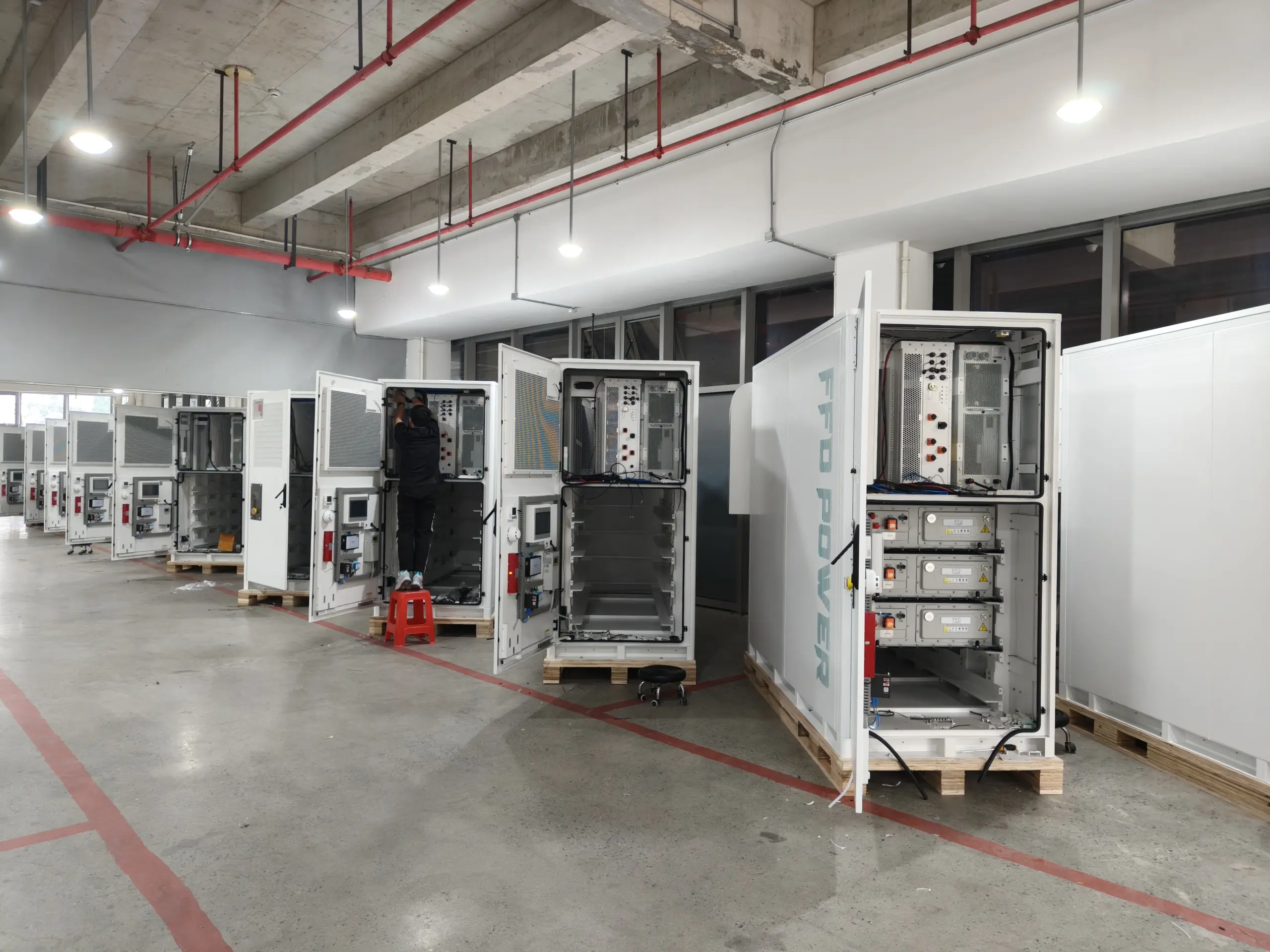 Worldwide deployment of Galaxy‑418L energy storage cabinets by FFD POWER.