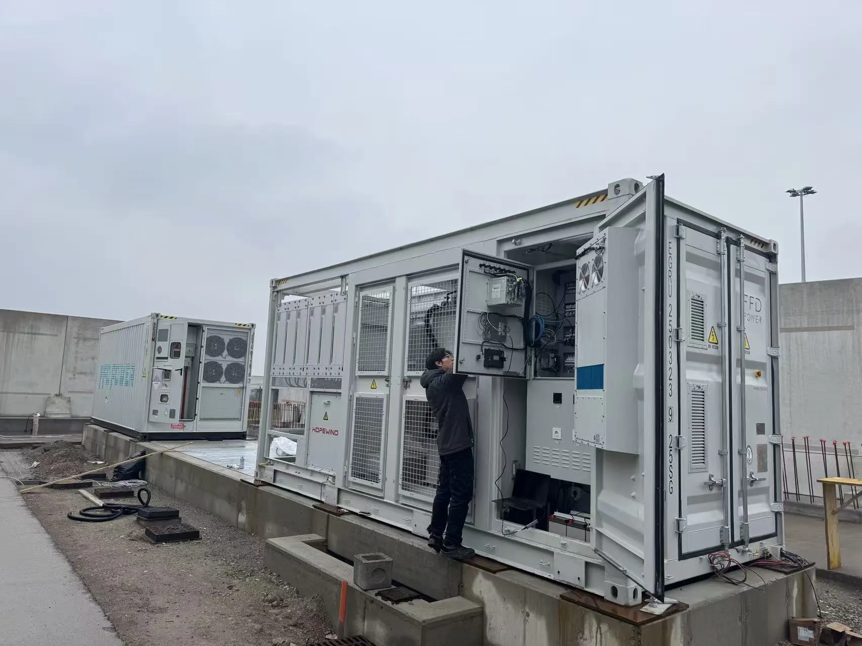 Industrial BESS for Power Trading and FCR in Italy providing frequency response