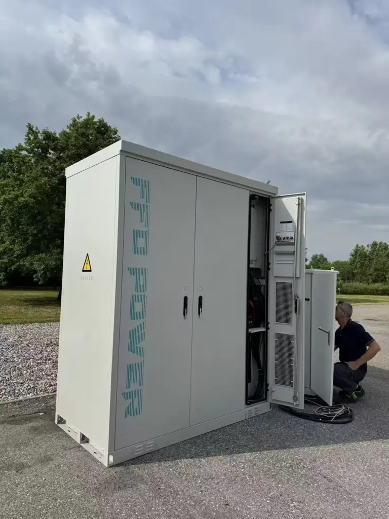 105kW/215kWh cabinet BESS for PV self-consumption with STS in Italy, supporting seamless power continuity