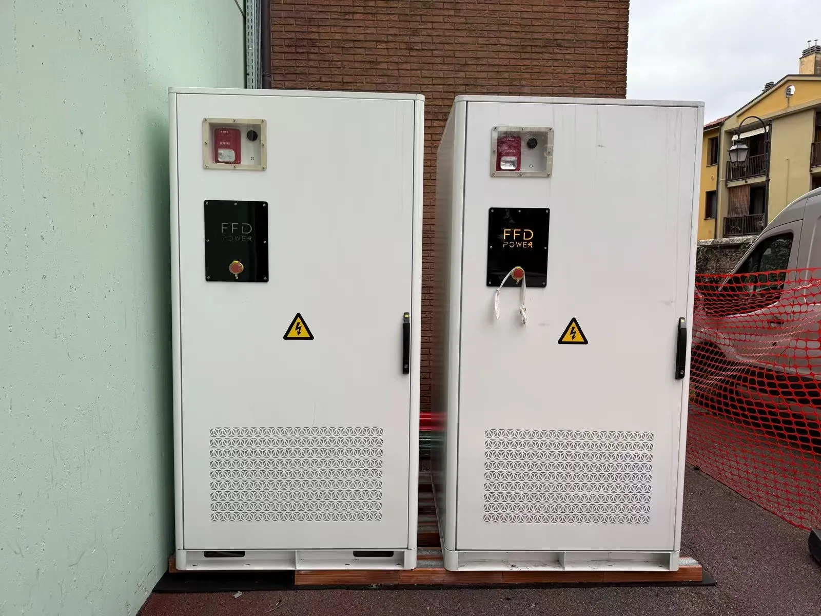 Dual-cabinet Galaxy 233L BESS installation (210kW/466kWh) for seamless backup power in an elderly care facility in Italy